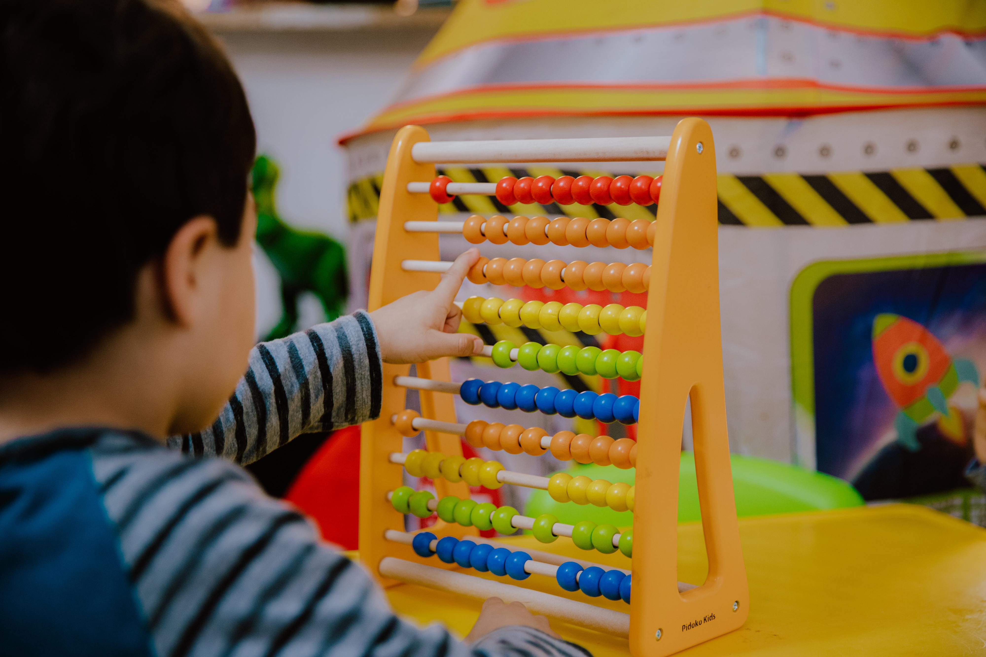 Como vão reabrir creches, cabeleireiros, restaurantes e estádios. A nova vida com o terceiro estado de emergência