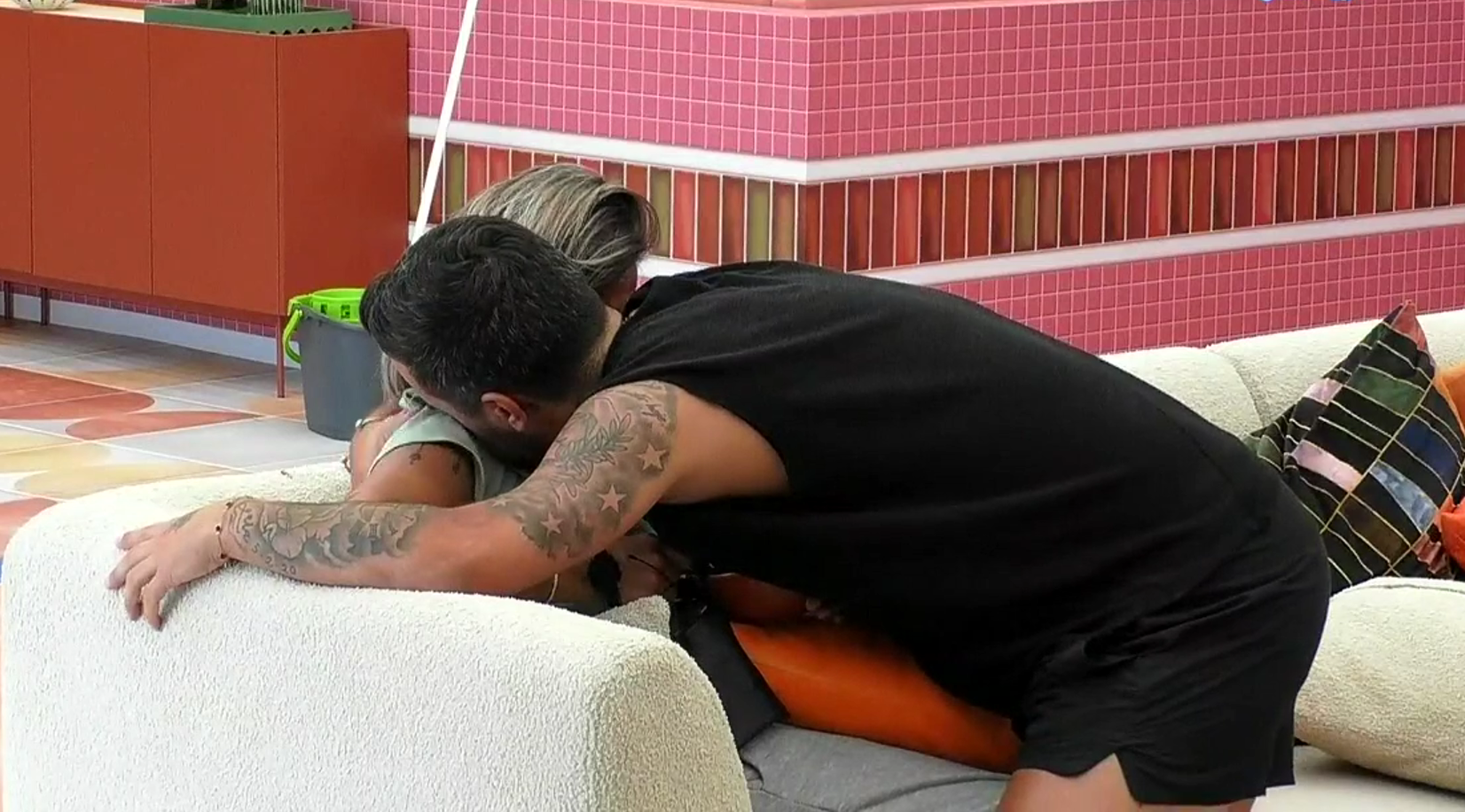 “Quando sair daqui, quero casar contigo”. Pedro Jorge e Marisa reconciliam-se em abraço emocionante