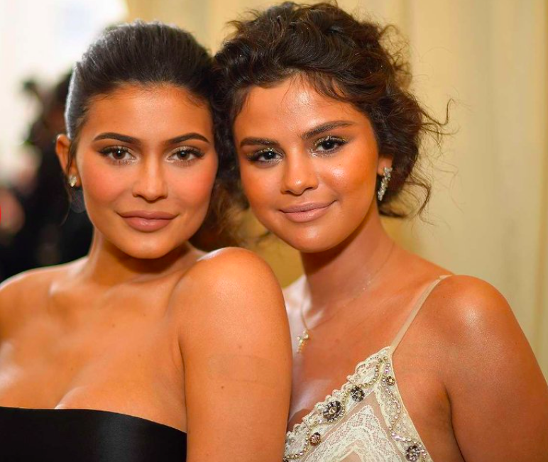 1 milhão. Foi este o número de seguidores que Kylie Jenner já perdeu devido à polémica com Selena Gomez