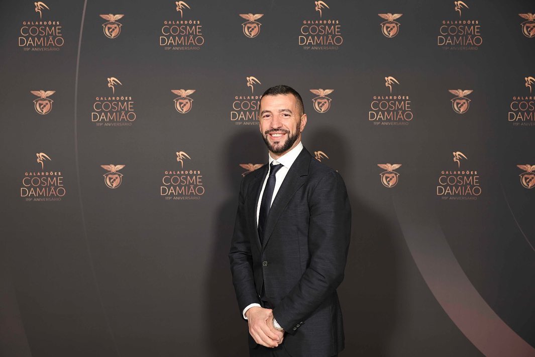 Simão Sabrosa tem ordenado do Benfica penhorado para pagar pensão de alimentos dos filhos