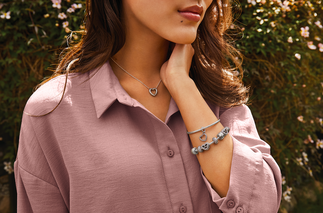 A pulseira icónica da Pandora faz 20 anos e a marca celebra com uma nova coleção