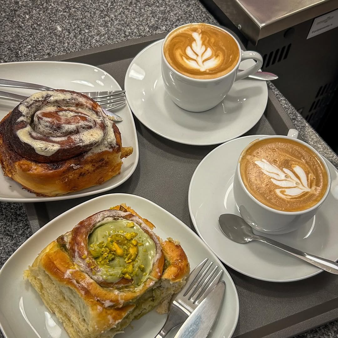 Os cinnamon rolls sabem a outono. 5 spots onde encontra estes bolos de canela (em várias versões)