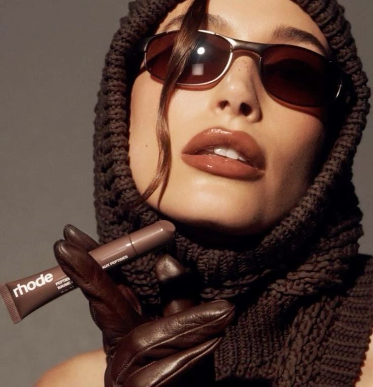 Estes tons vão dominar os lábios de outono. Inspire-se com estas 15 fotos (e veja 12 sugestões de batons)