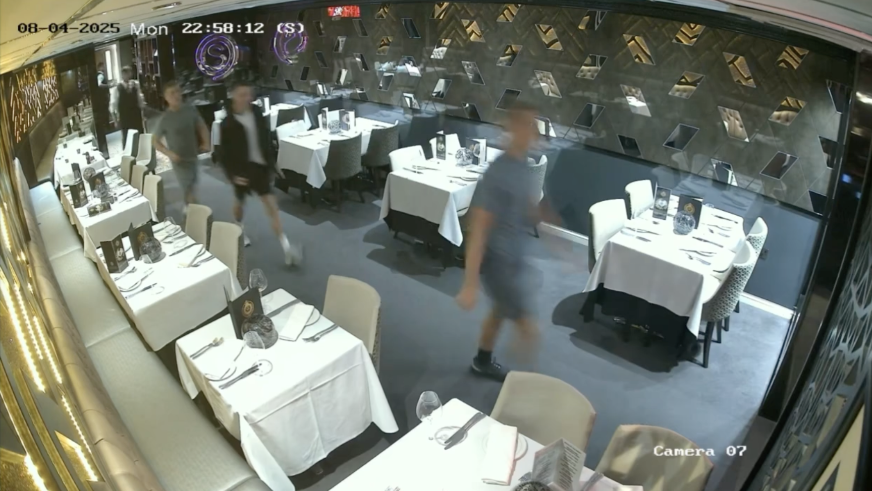 Fizeram uma refeição de mais de 200€ e fugiram do restaurante sem pagar. Veja o vídeo