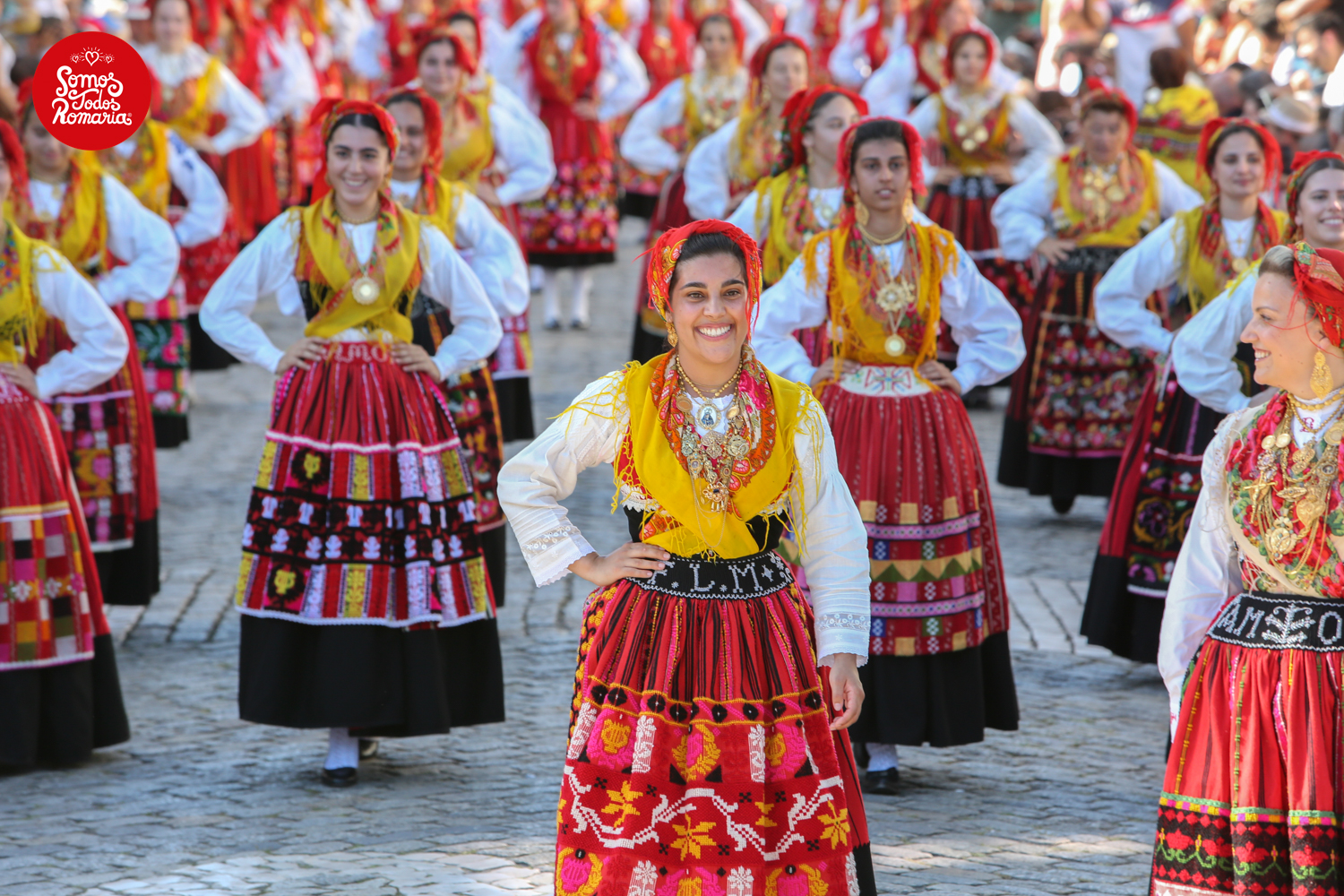 Trajadas a rigor, 1000 mulheres participaram no Desfile da Mordomia. Veja as fotos incríveis