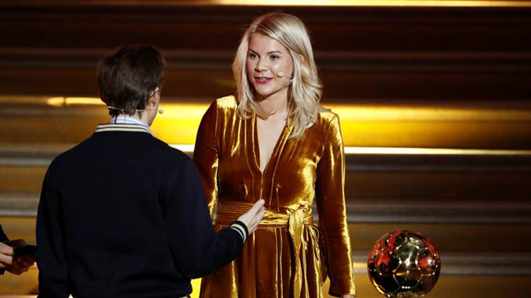 A Bola de Ouro não foi a única mulher a ser vítima de comentários sexistas em cerimónias públicas