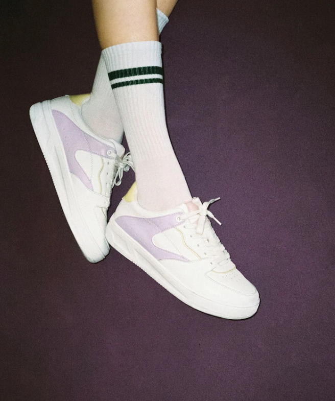 Confortáveis, giros e baratos. 16 ténis até 20€ para conjugar com qualquer look