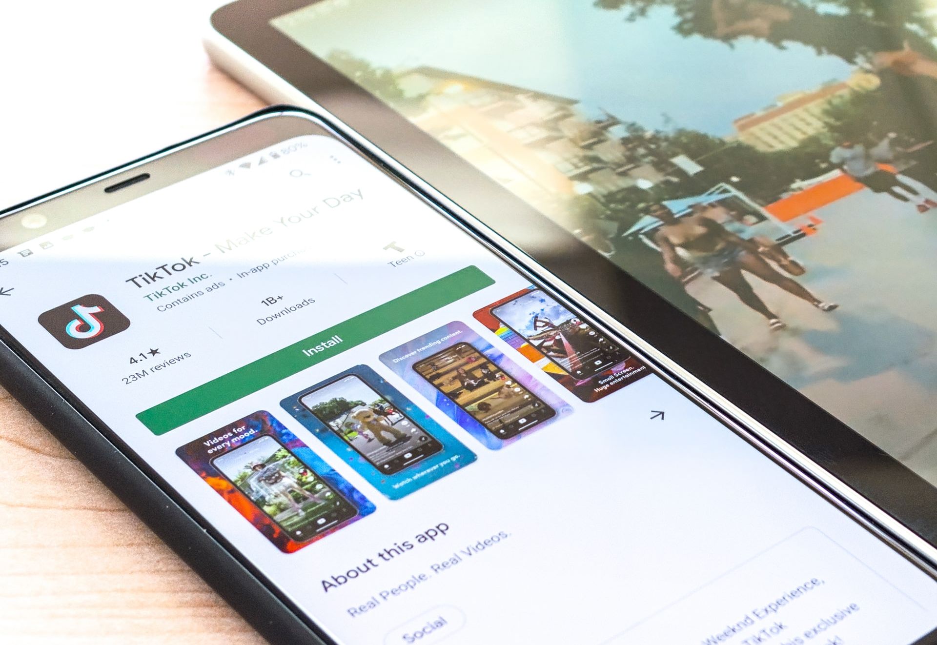 TikTok vai classificar conteúdos impróprios e deixar de os mostrar aos mais jovens