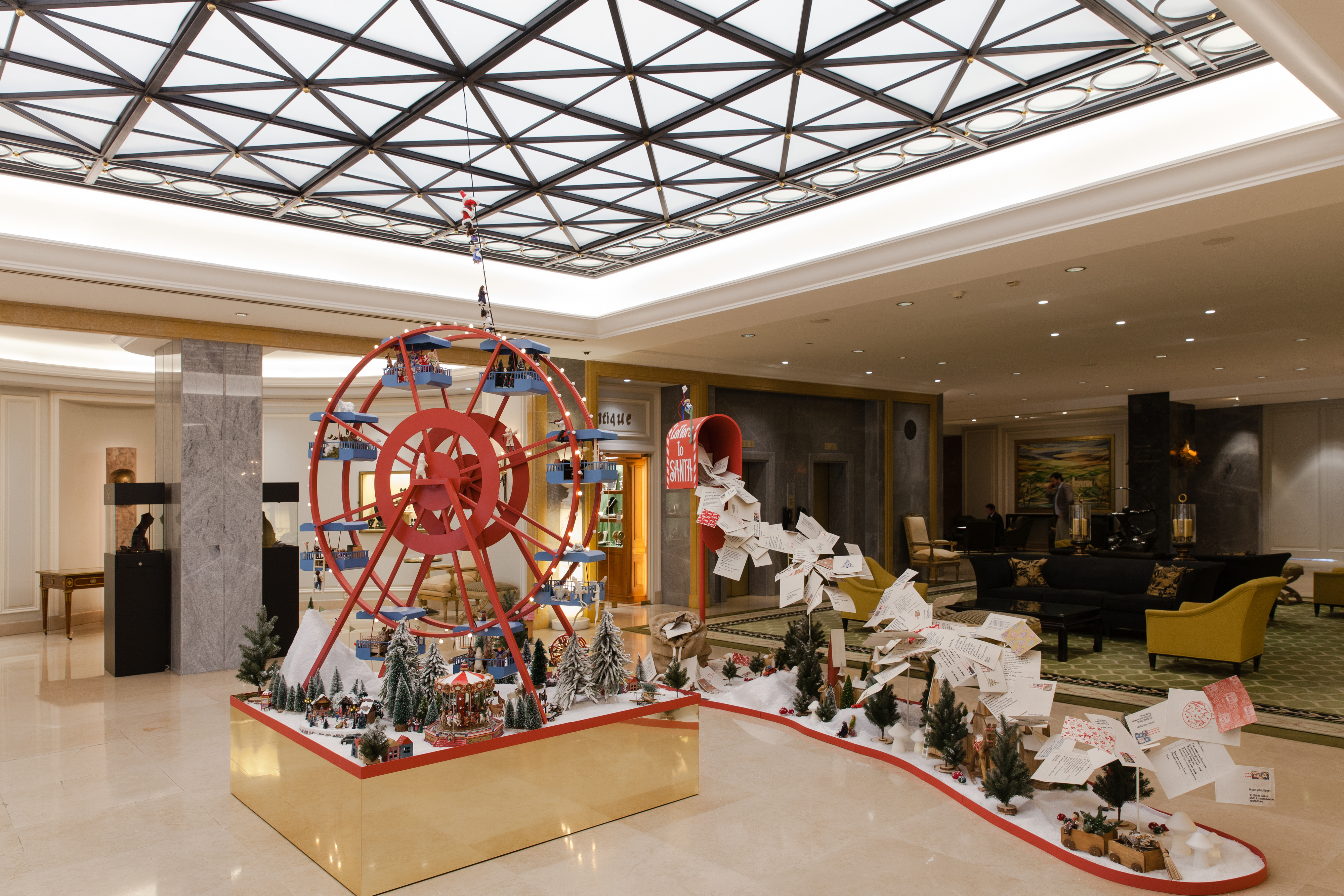 A nova obra de arte natalícia do Ritz faz com que todos voltemos a ser crianças. Saiba como