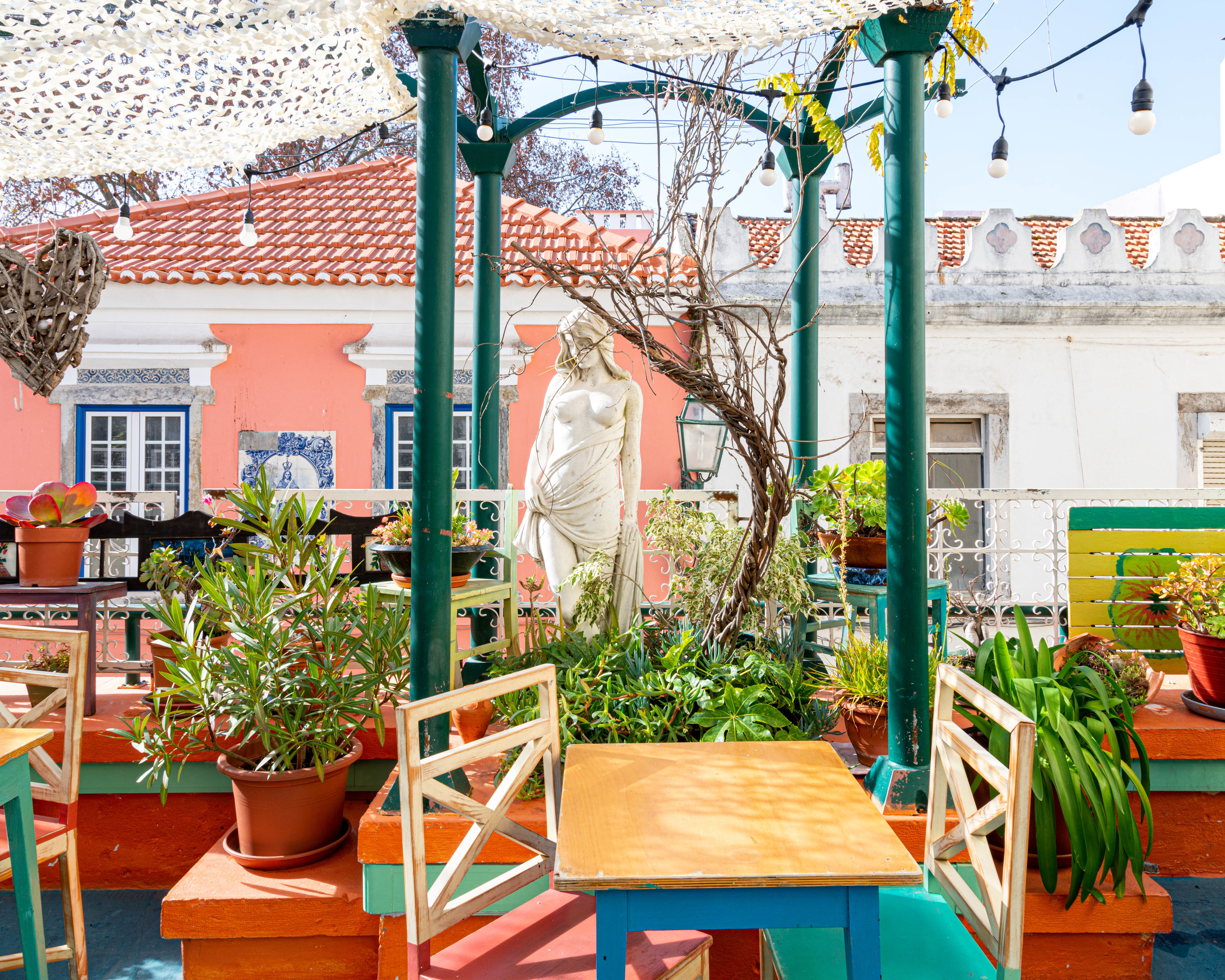 Em Cascais, há uma galeria de comida com um menu visual e onde os anos passam com mais vida