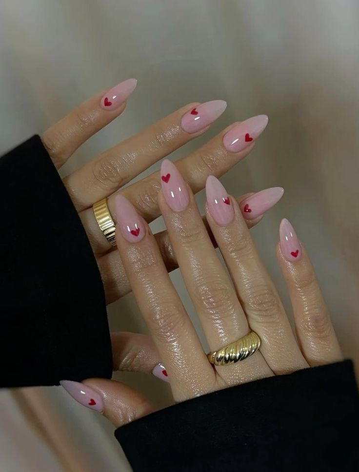 Amor até nas unhas. 17 manicures para um look mais romântico no Dia dos Namorados