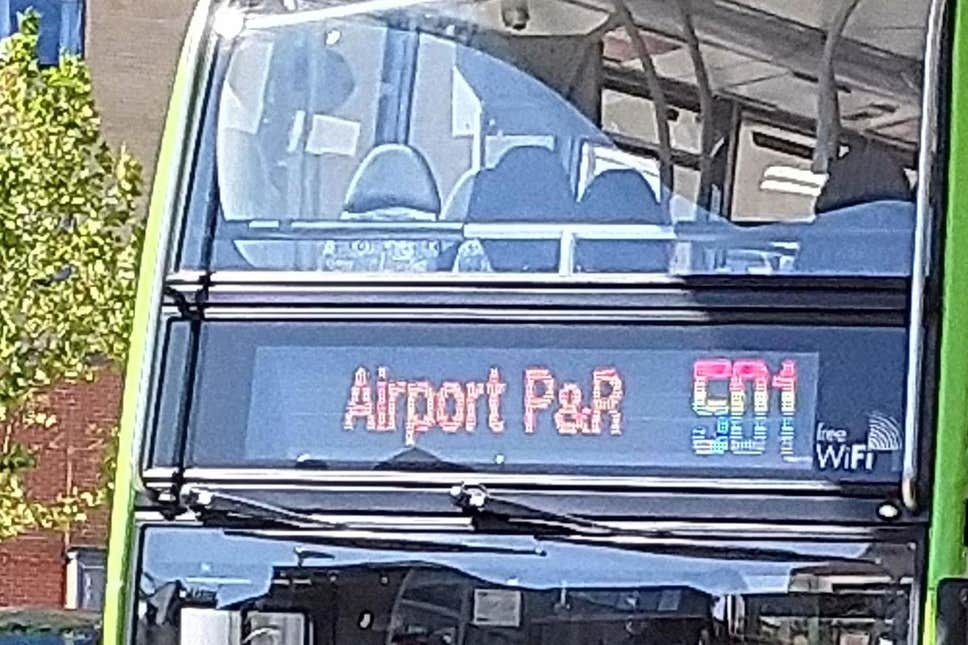 Motorista suspenso por se recusar a conduzir autocarro com bandeira LGBT