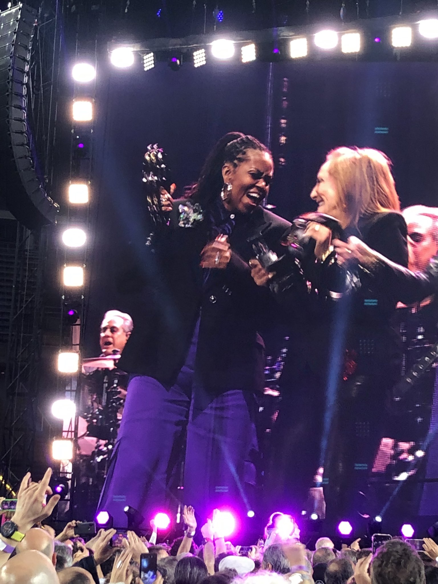 Surpresa! Michelle Obama cantou com Bruce Springsteen em Barcelona (veja o vídeo)