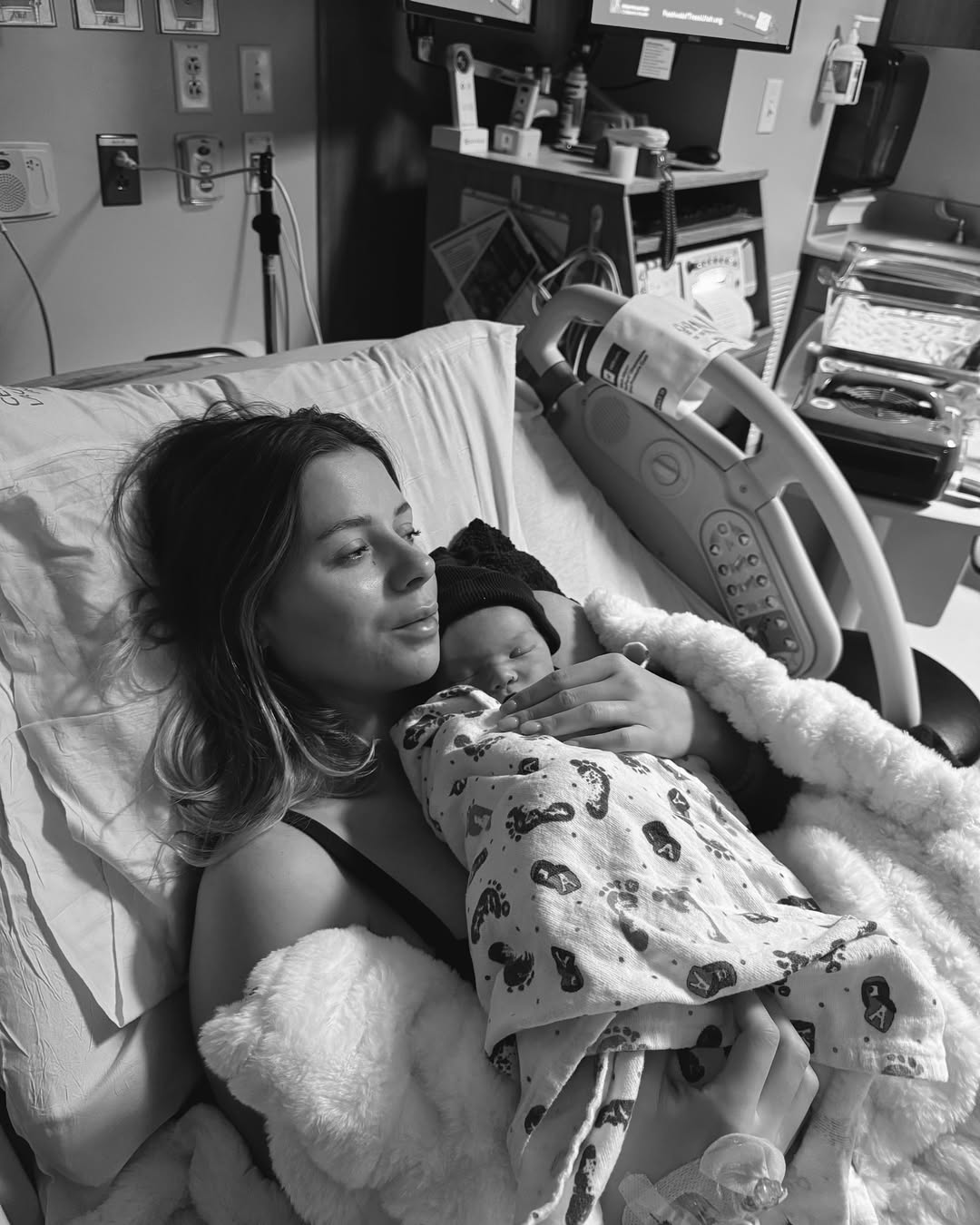 Polémica. Influenciadora perde o filho e marca que lhe ofereceu o berço pede a cama de volta