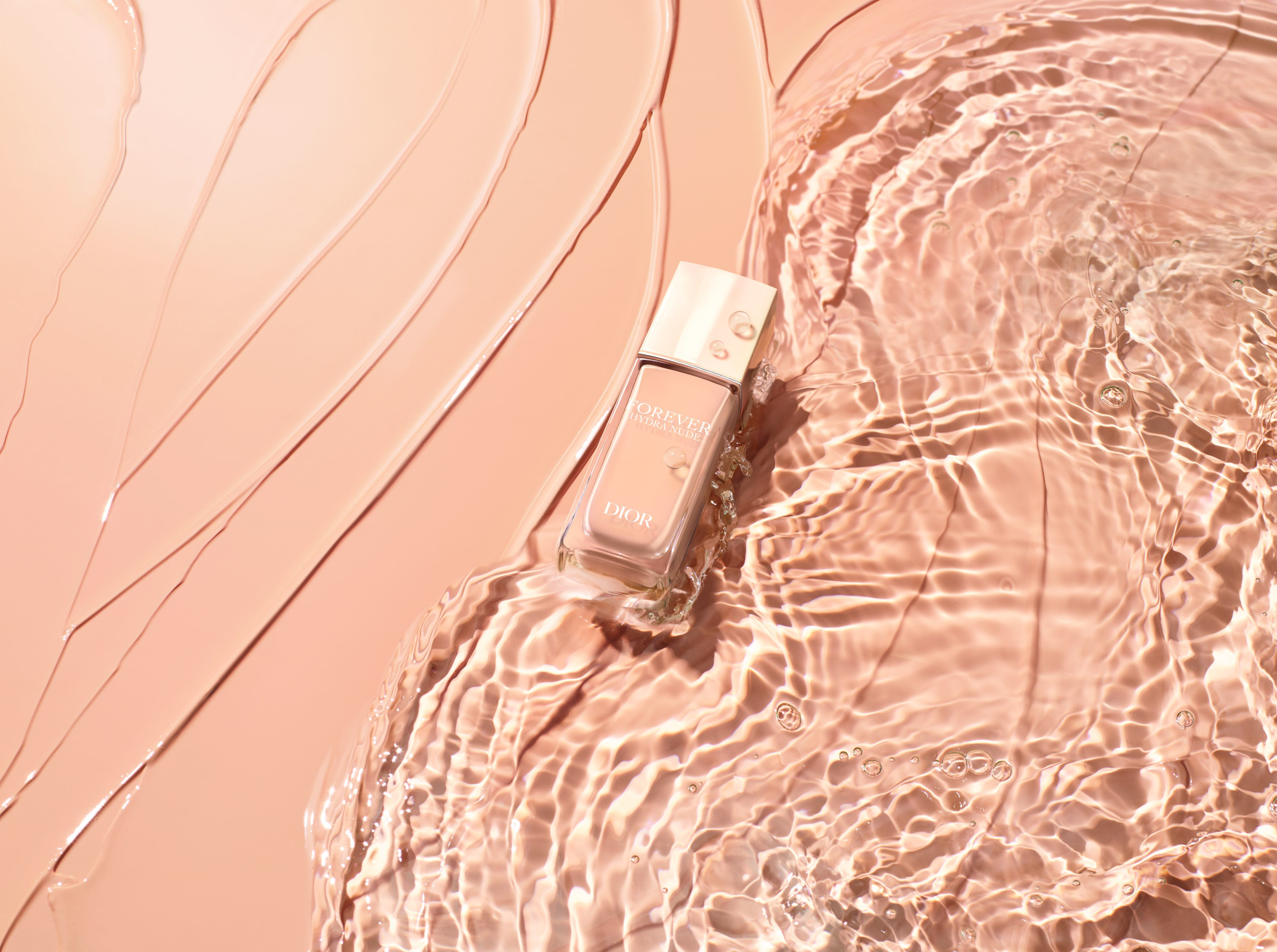 Pele hidratada, natural e duração de 24 horas. A nova base da Dior já é um sucesso nas redes sociais