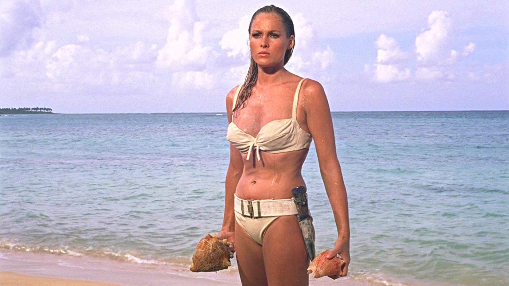 Icónica Bond Girl é vítima de burla milionária aos 90 anos. Como está Ursula Andress hoje em dia?
