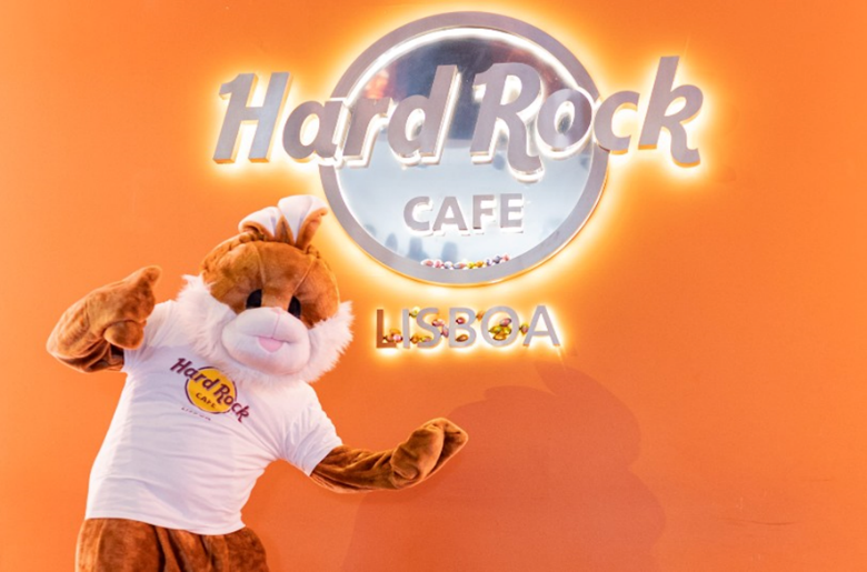 Neste pequeno-almoço do Hard Rock, até o coelho da Páscoa foi convidado – e os miúdos vão delirar