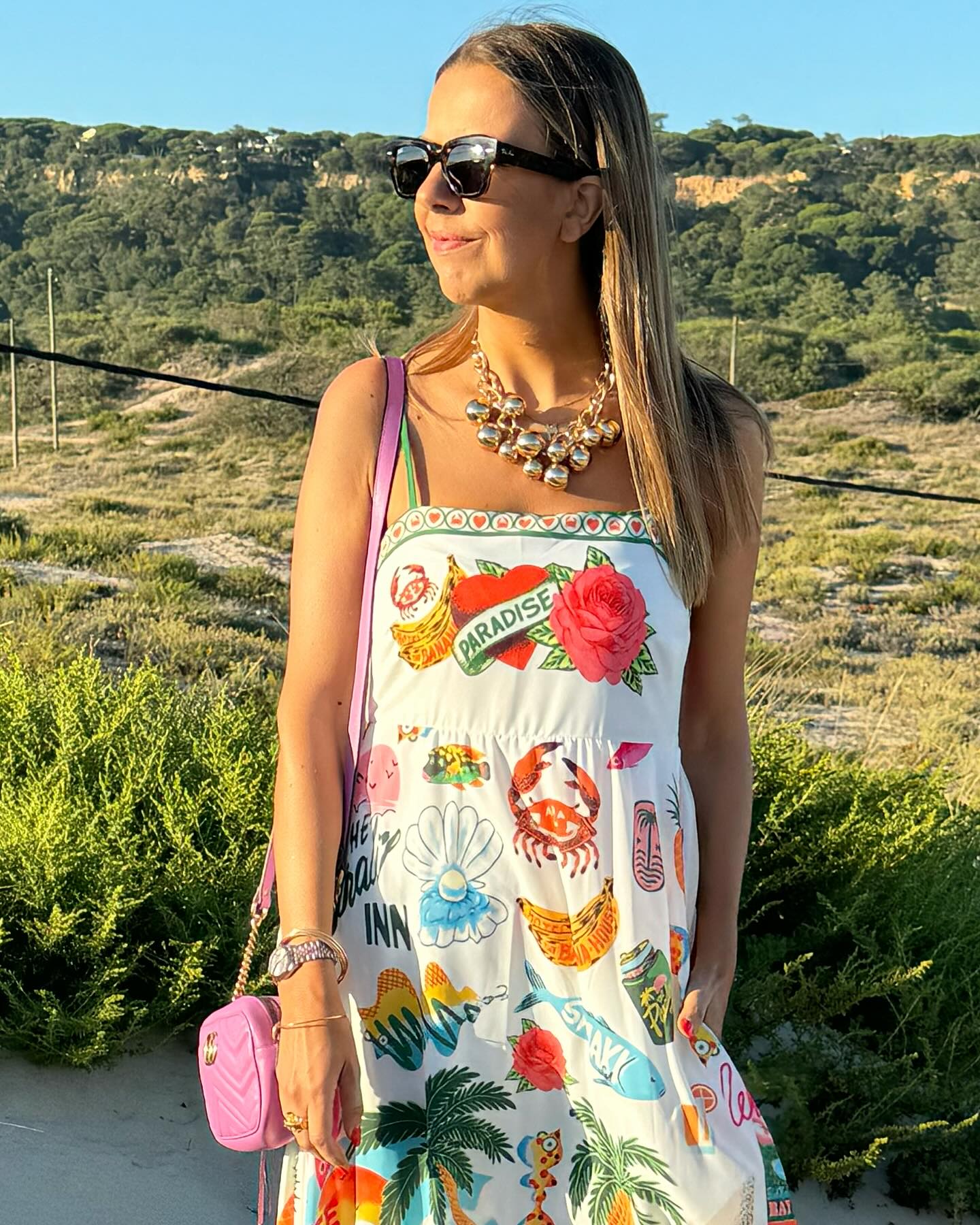 Estamos rendidos a este vestido de Ana Garcia Martins que pisca o olho à D&G (mas é bem mais barato)