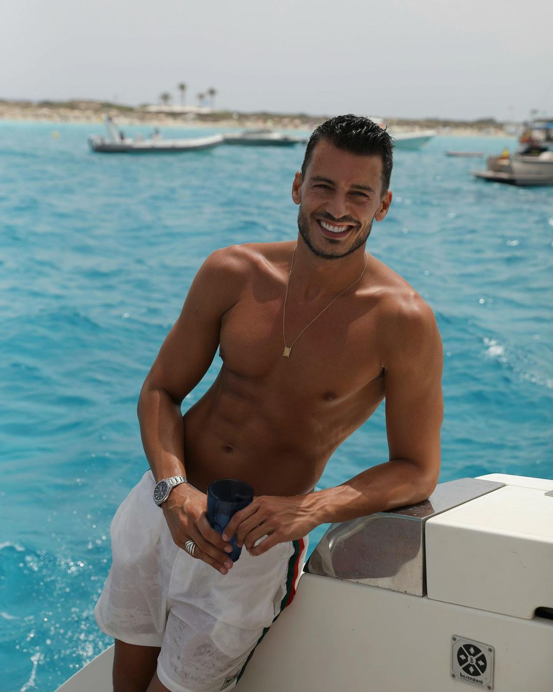 Futebolistas, apresentadores, influencers. 16 famosos solteiros e livres para amar