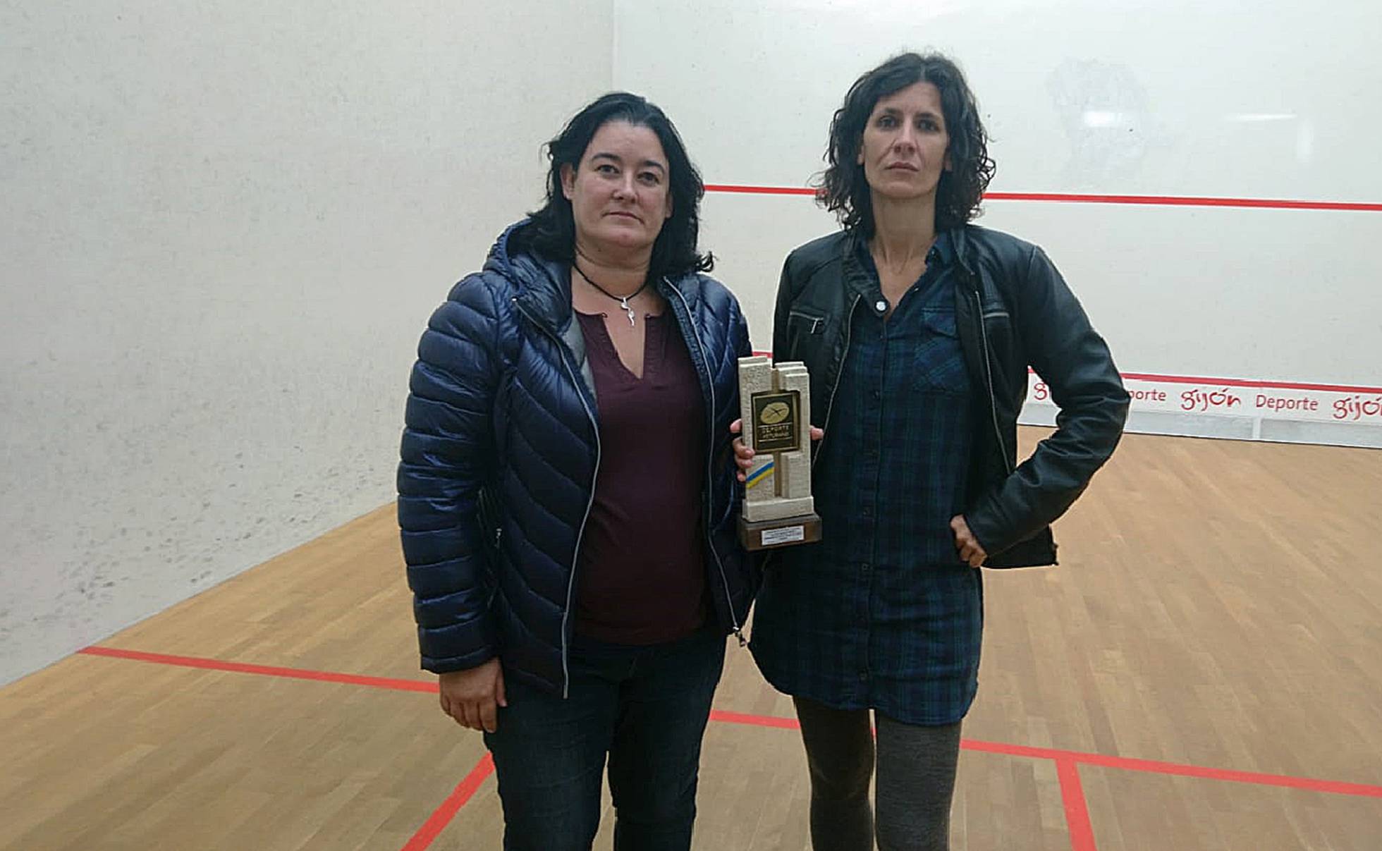Vencedoras de um campeonato de squash ganham kits de depilação, uma lima elétrica e um vibrador