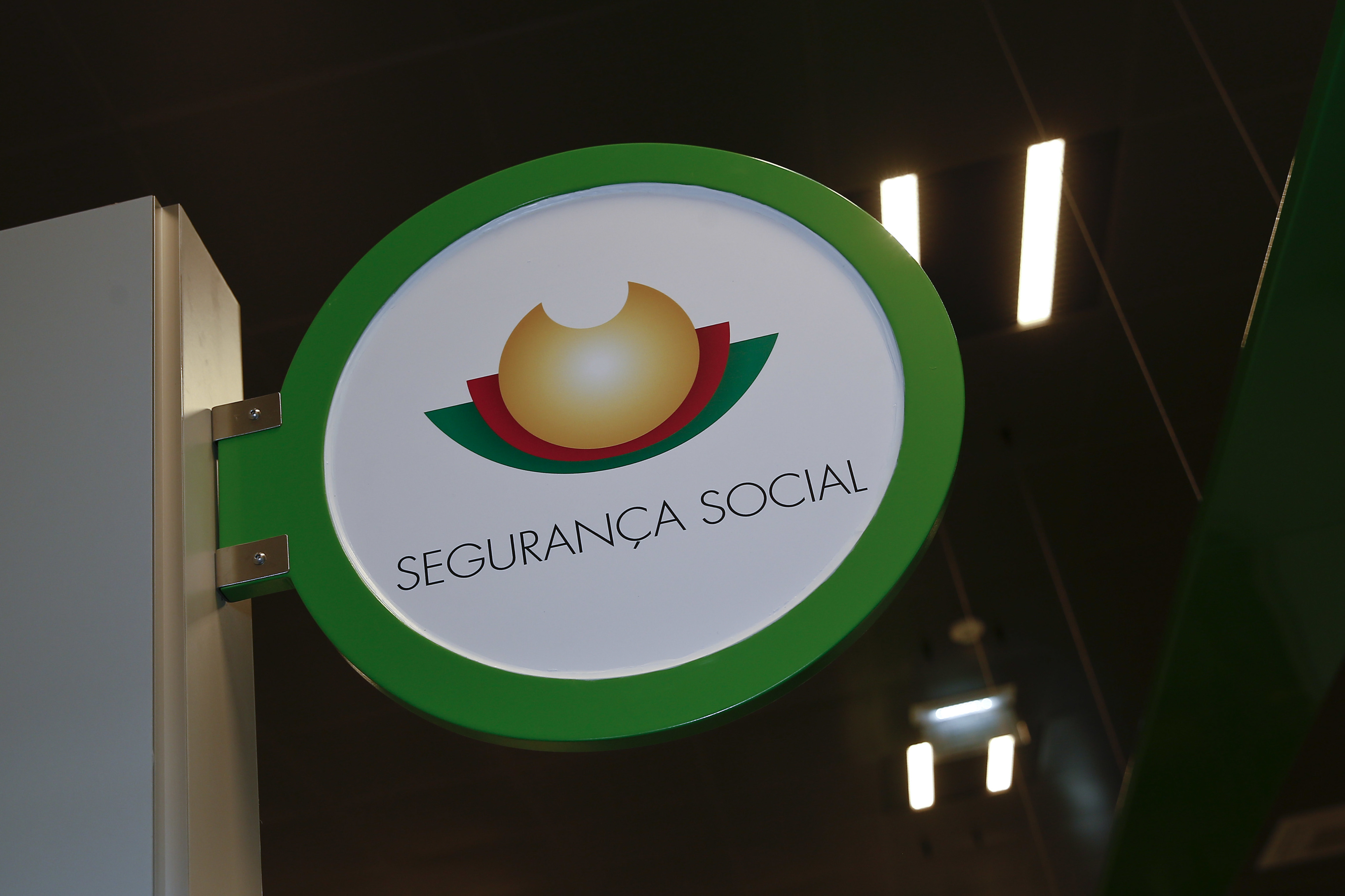 Segurança Social: 45 suspeitos detidos por burla informática que desviou 228 mil euros em pensões