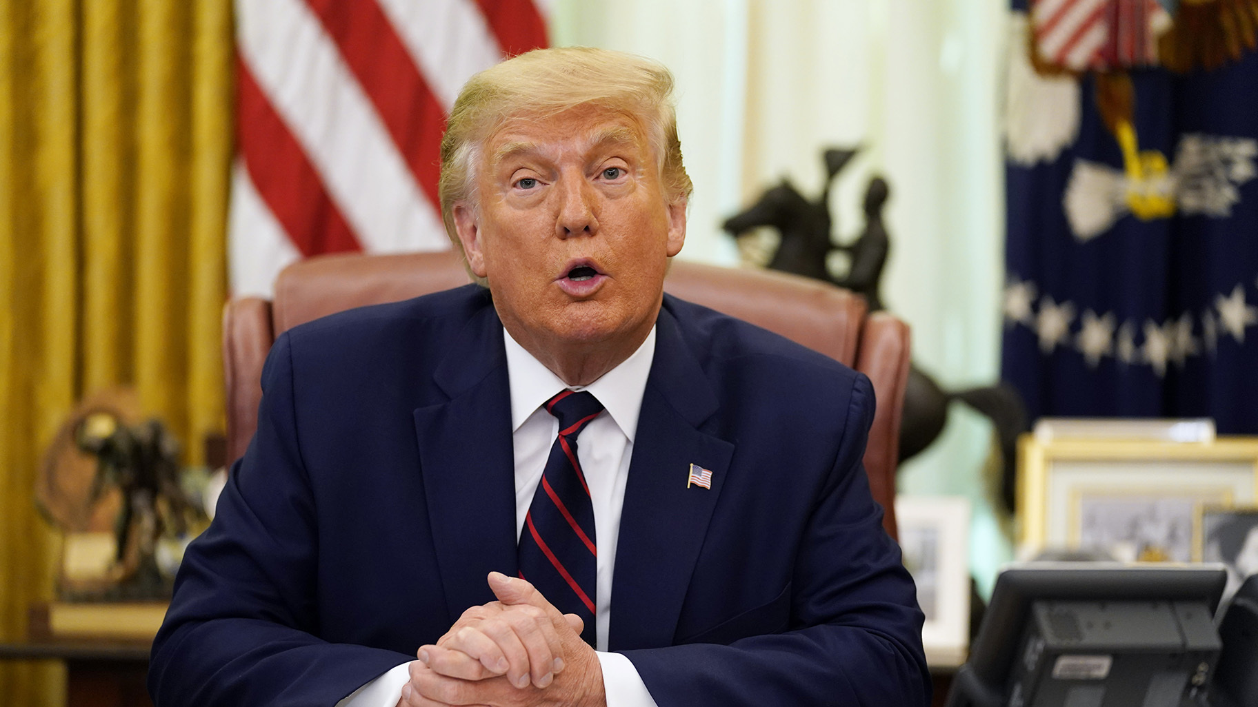 Donald Trump diz estar imune à COVID-19, embora a ciência não o consiga provar