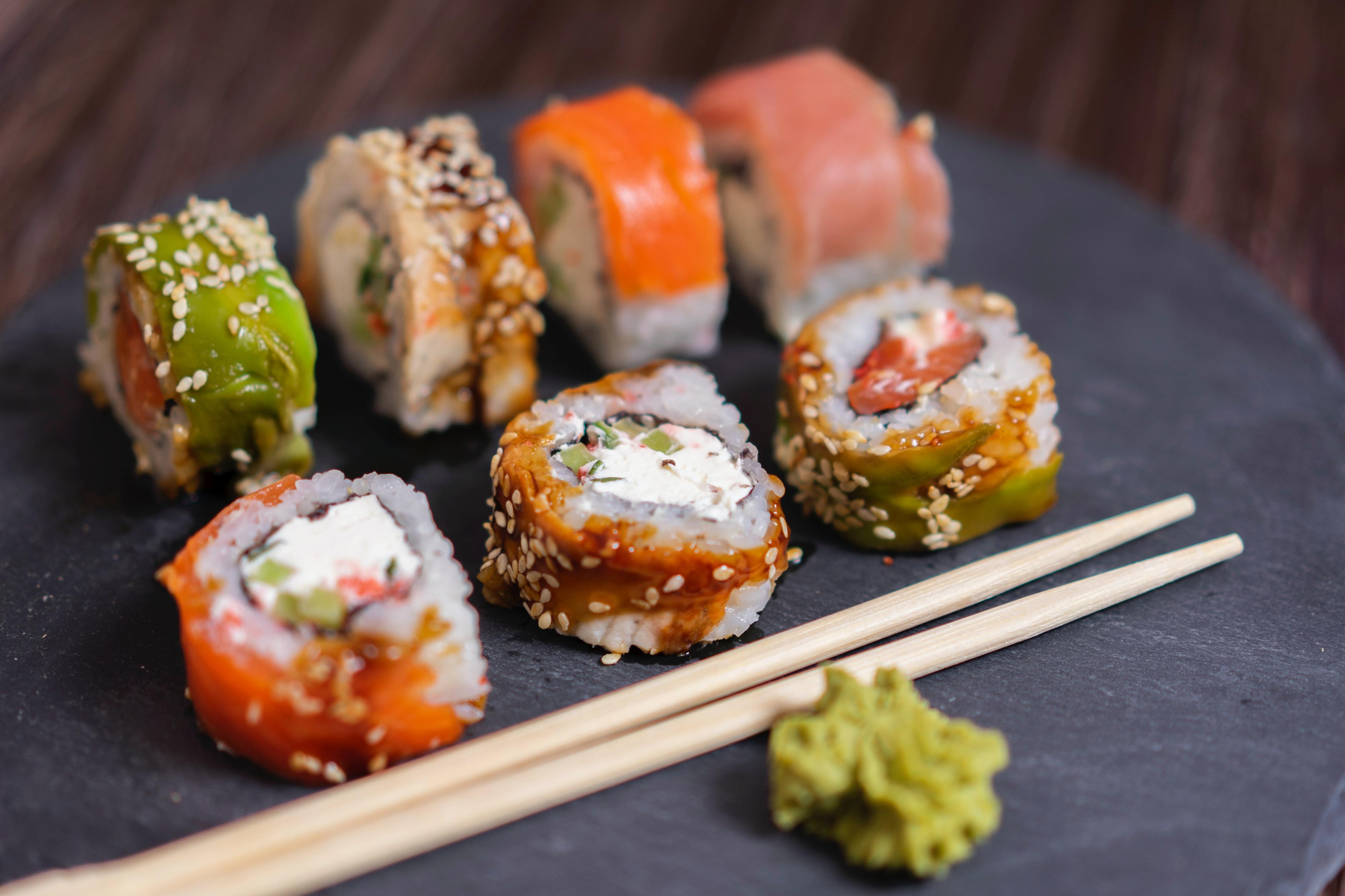 Comer sushi em casa vai sair mais barato. Se encomendar através da Zomato, tem 20% de desconto. Saiba tudo