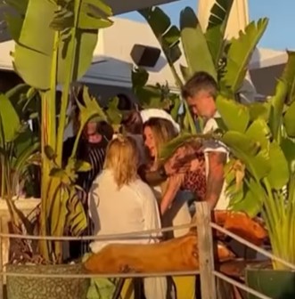 Filhos da atriz brasileira Giovanna Ewbank vítimas de racismo num bar de praia em Portugal