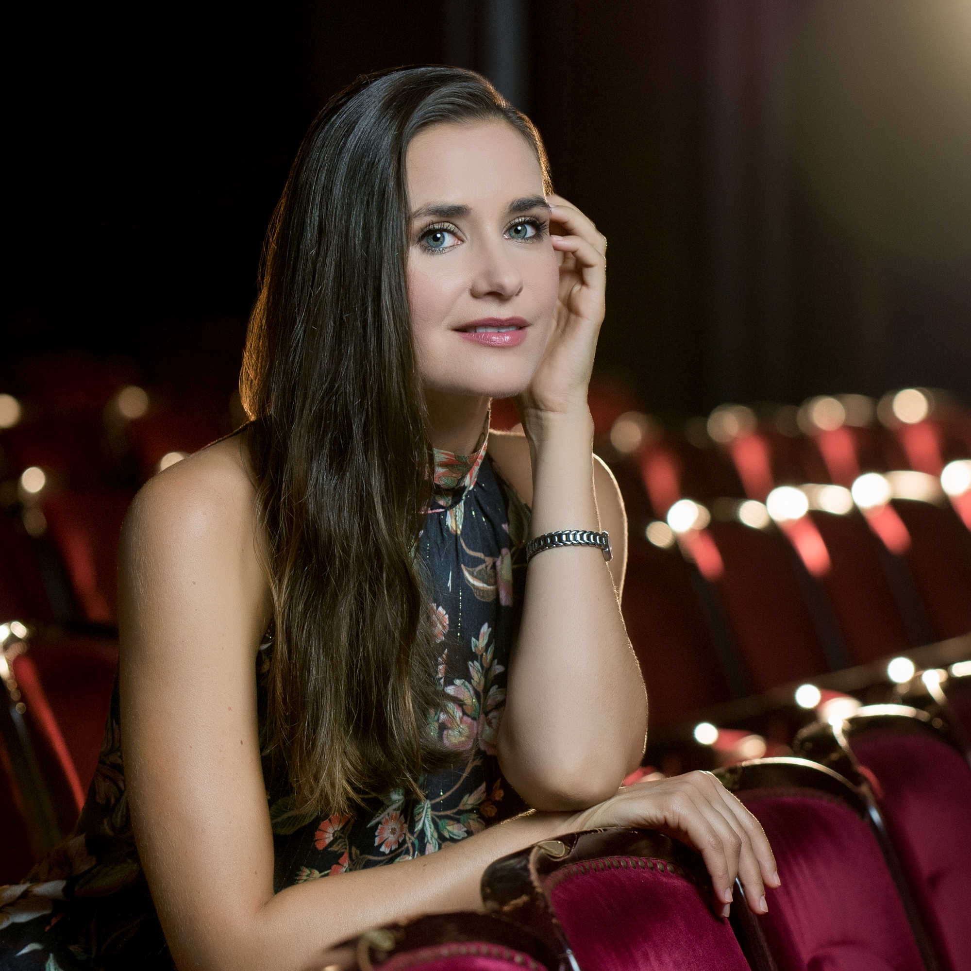 Cantora selecionada para representar Hungria na Eurovisão morre aos 41 anos