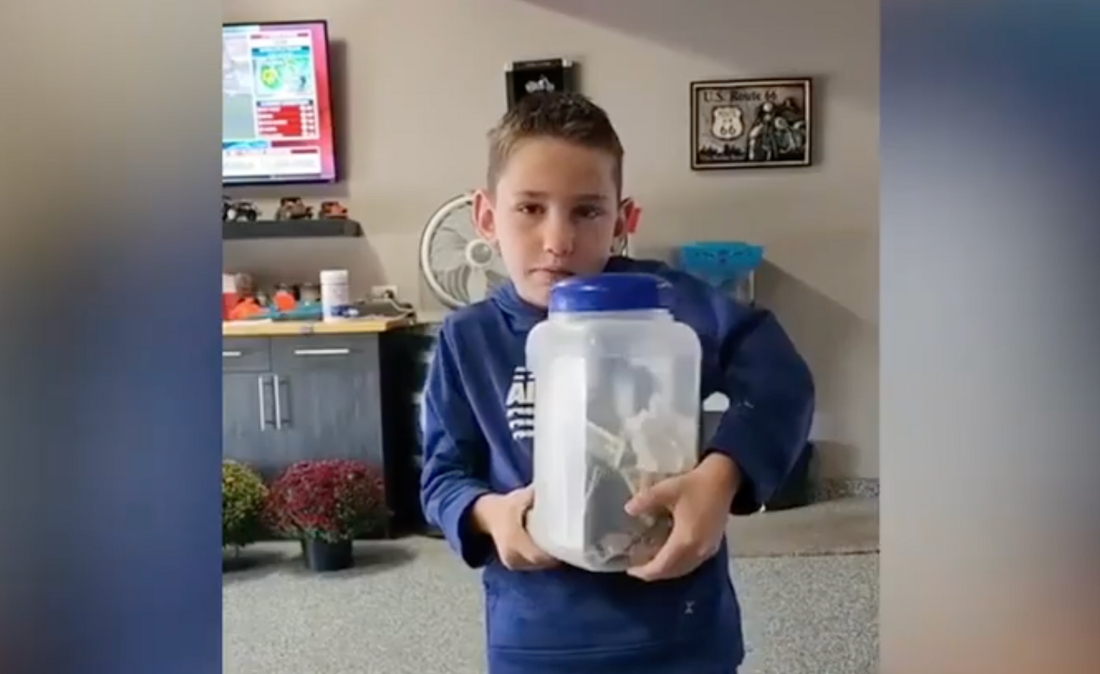 Criança de 7 anos abre o mealheiro e oferece todo o dinheiro às vítimas do furação: “Vocês precisam mais do que eu”