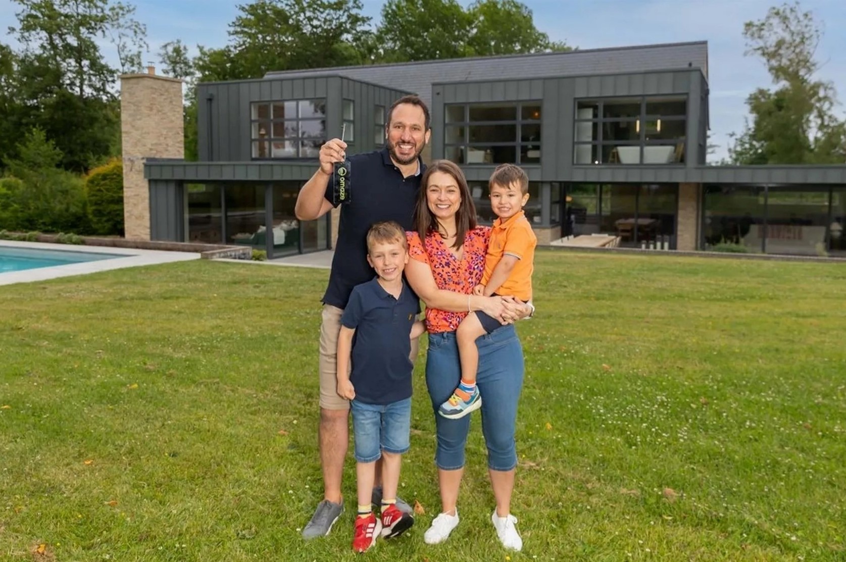 Homem ganha casa de 4,1 milhões de euros e mais de 100 mil euros num sorteio solidário