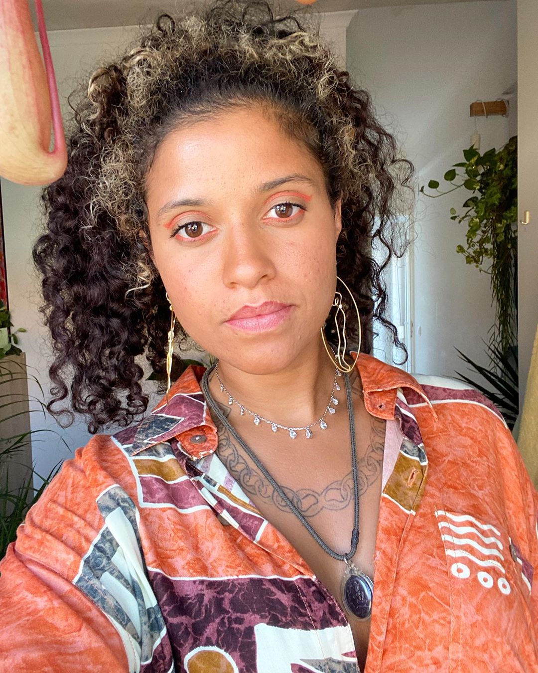 Blaya emociona-se e deixa mensagem de empoderamento: “O que eu faço com o meu corpo, só eu tenho a ver com isso”