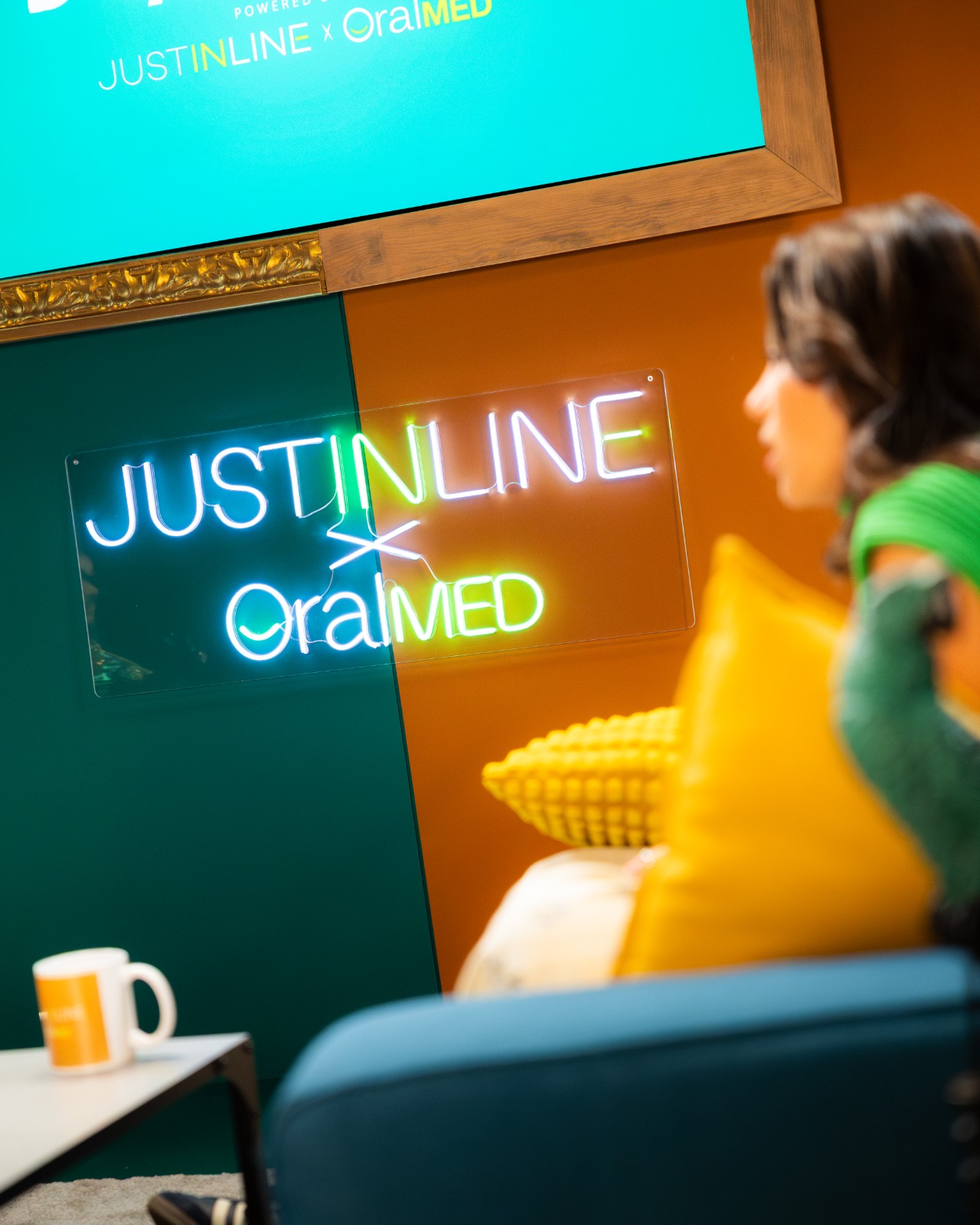 Adeus aparelhos metálicos: há uma nova forma (quase invisível) de alinhar o sorriso – e vem com TikTokers incluídos