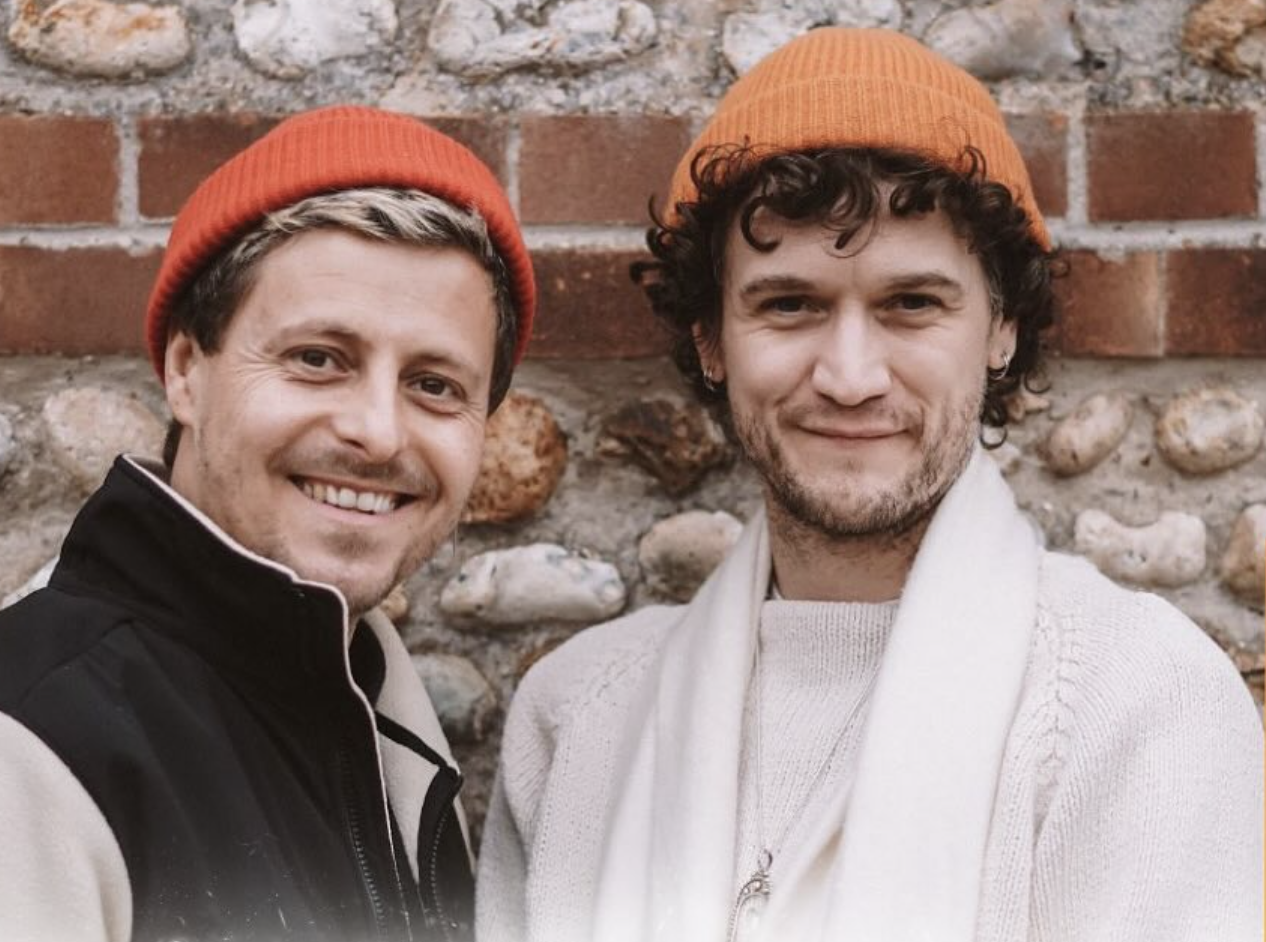 Air India. Tem de ver a despedida emocionante deste casal britânico momentos antes da queda do avião