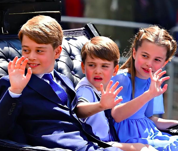 Princesa Charlotte usou vestido de marca portuguesa no Jubileu de Platina — que já esgotou