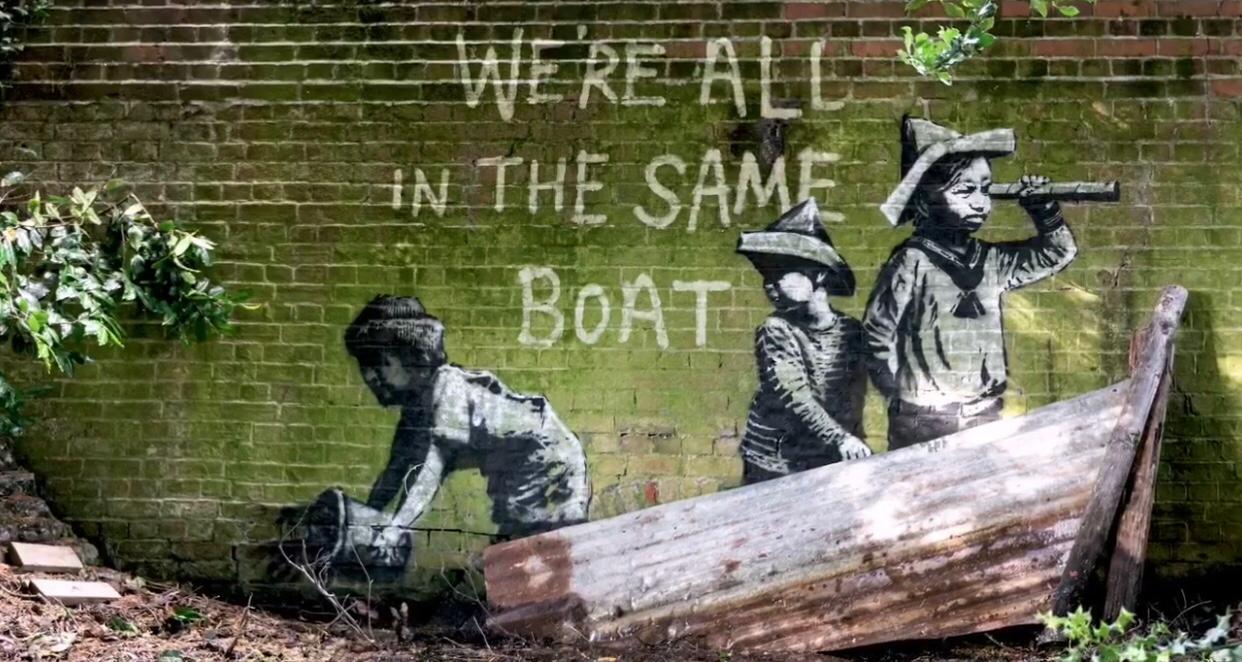 Banksy viajou de autocaravana e deixou várias obras pelo caminho. Saiba o que significam