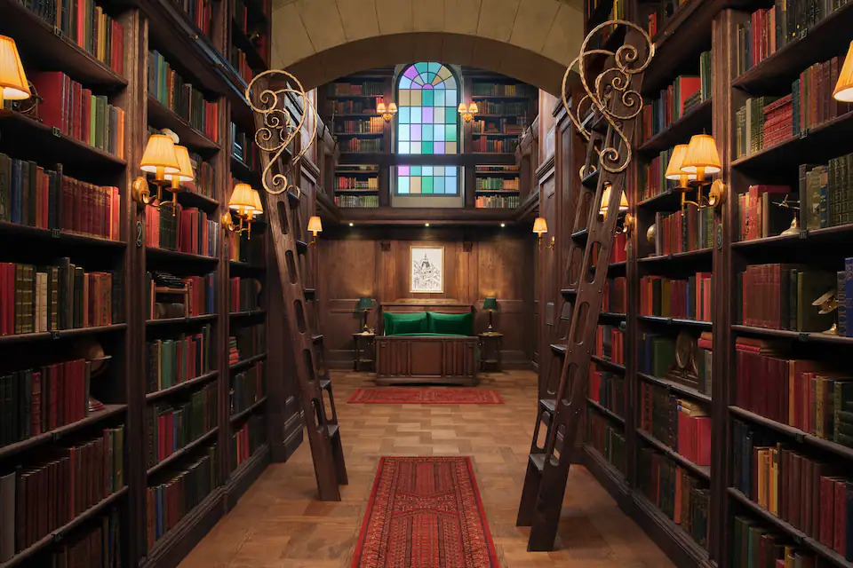 Vai poder dormir na biblioteca secreta da Catedral de São Paulo. Noite em local icónico de Londres custa menos de 10€