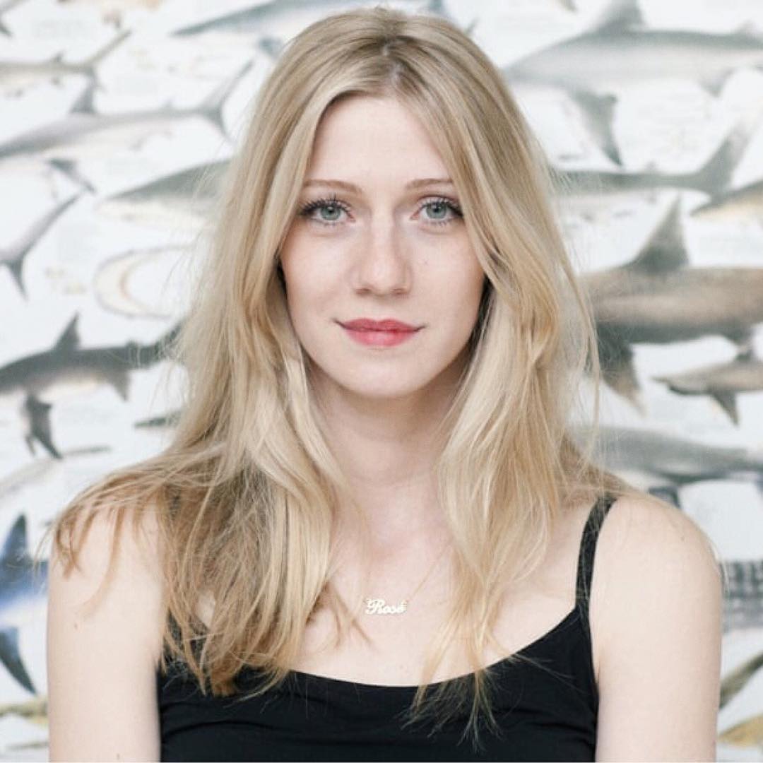 Esta mulher via sexo e corpos nus 16 horas por dia