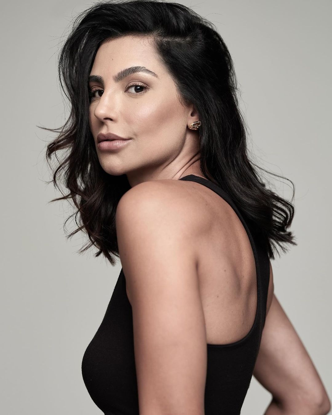 Cíntia Chagas. A professora snob, arrogante e que odeia gente brega está a dividir o Brasil (e é um sucesso na net)