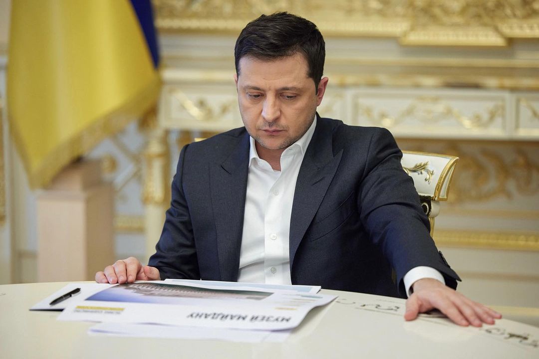 Começou a guerra na Ucrânia. Zelensky compara Rússia à Alemanha nazi e apela a protestos