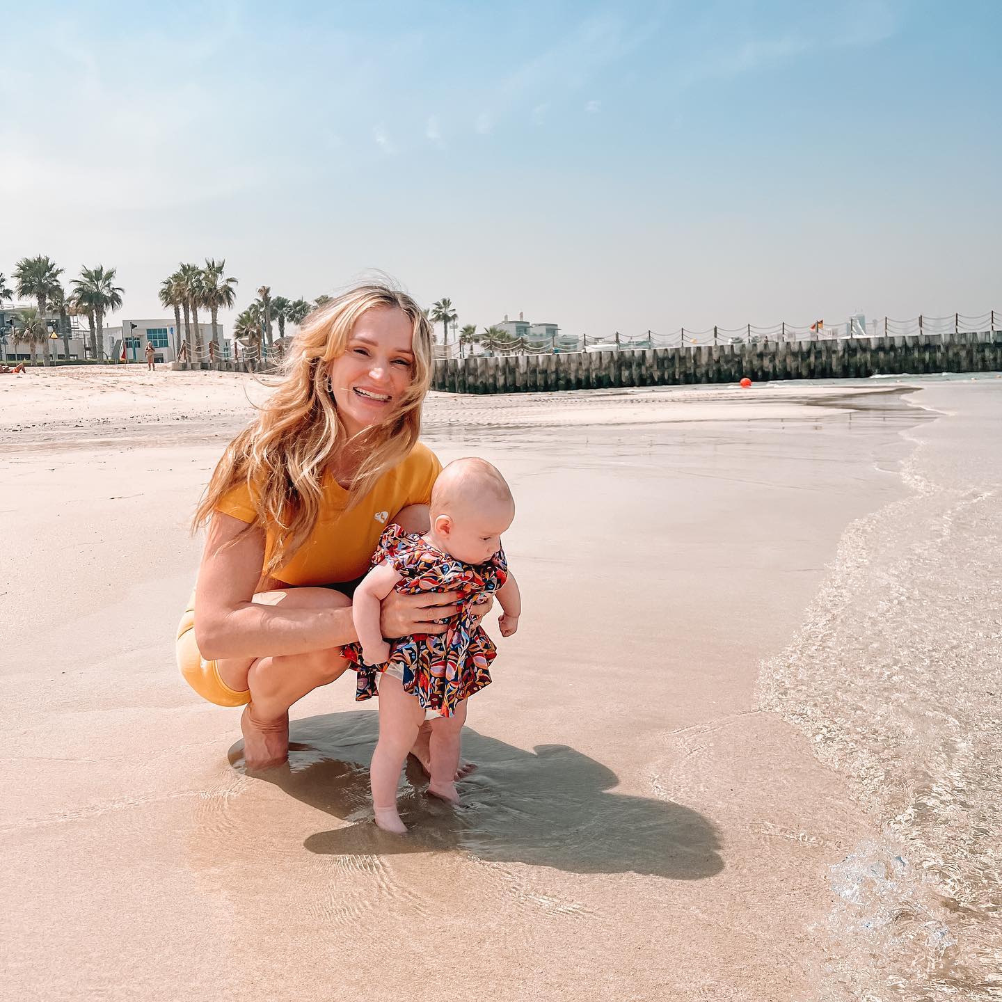 Influenciadora é duramente criticada por levar ama para férias. “És uma mãe terrível”