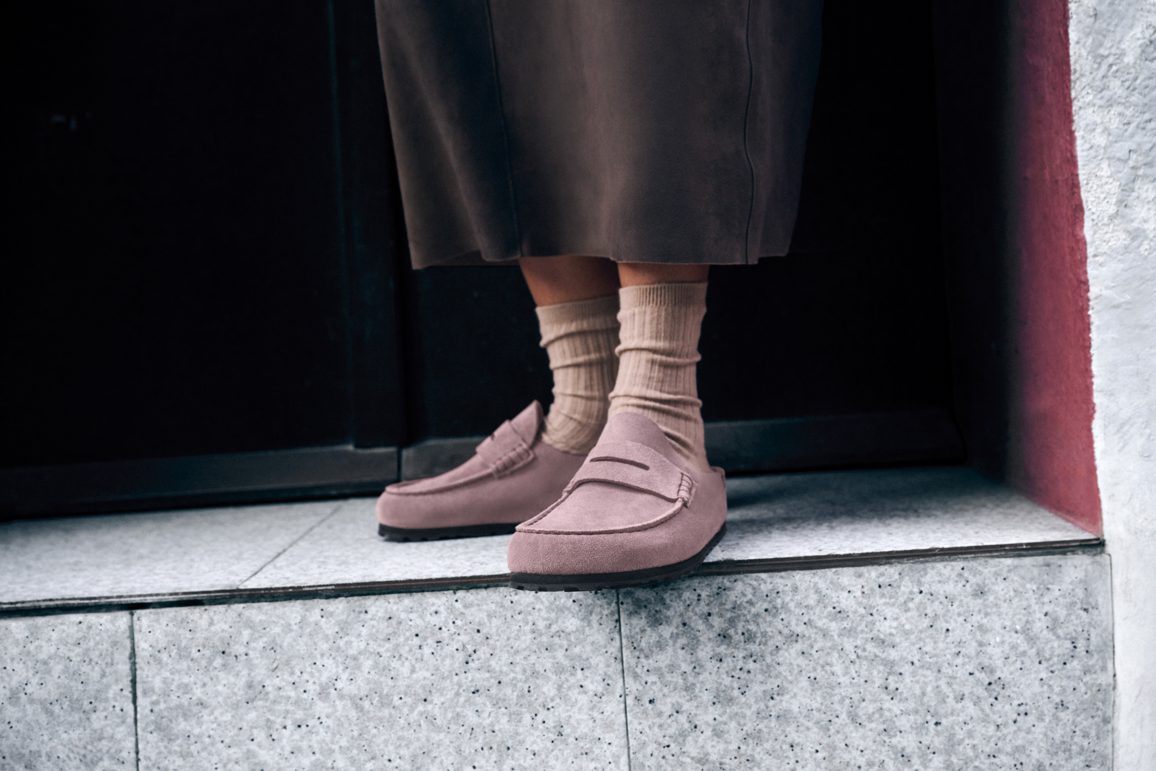 Amamos as novas cores das Naples Wrapped Birkenstock (que não são apenas para usar no verão)