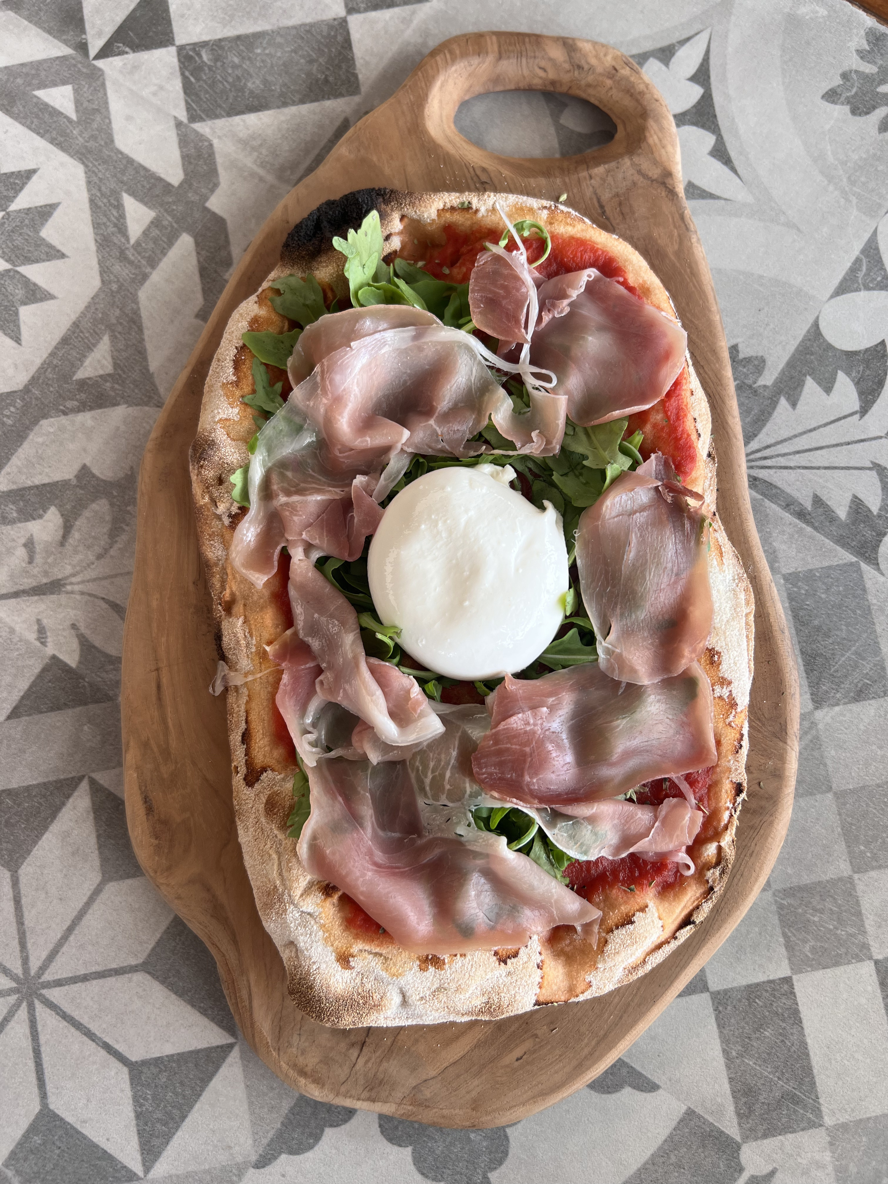 A caminho das férias no Algarve? Estes 2 restaurantes estão cheios de novidades para o seu estômago bater palminhas