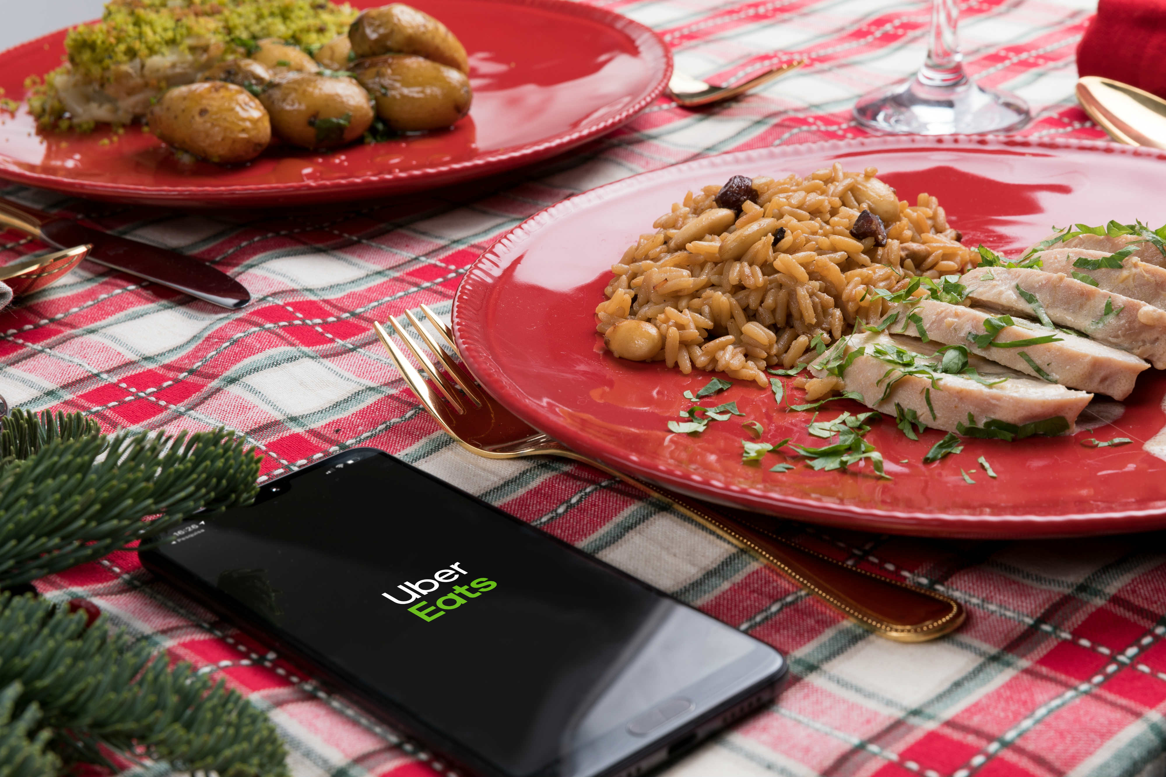 Sem vontade de cozinhar no Natal? Mande vir Uber Eats