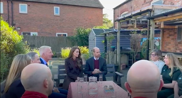 Kate Middleton faz primeira aparição pública após terminar tratamentos de quimioterapia