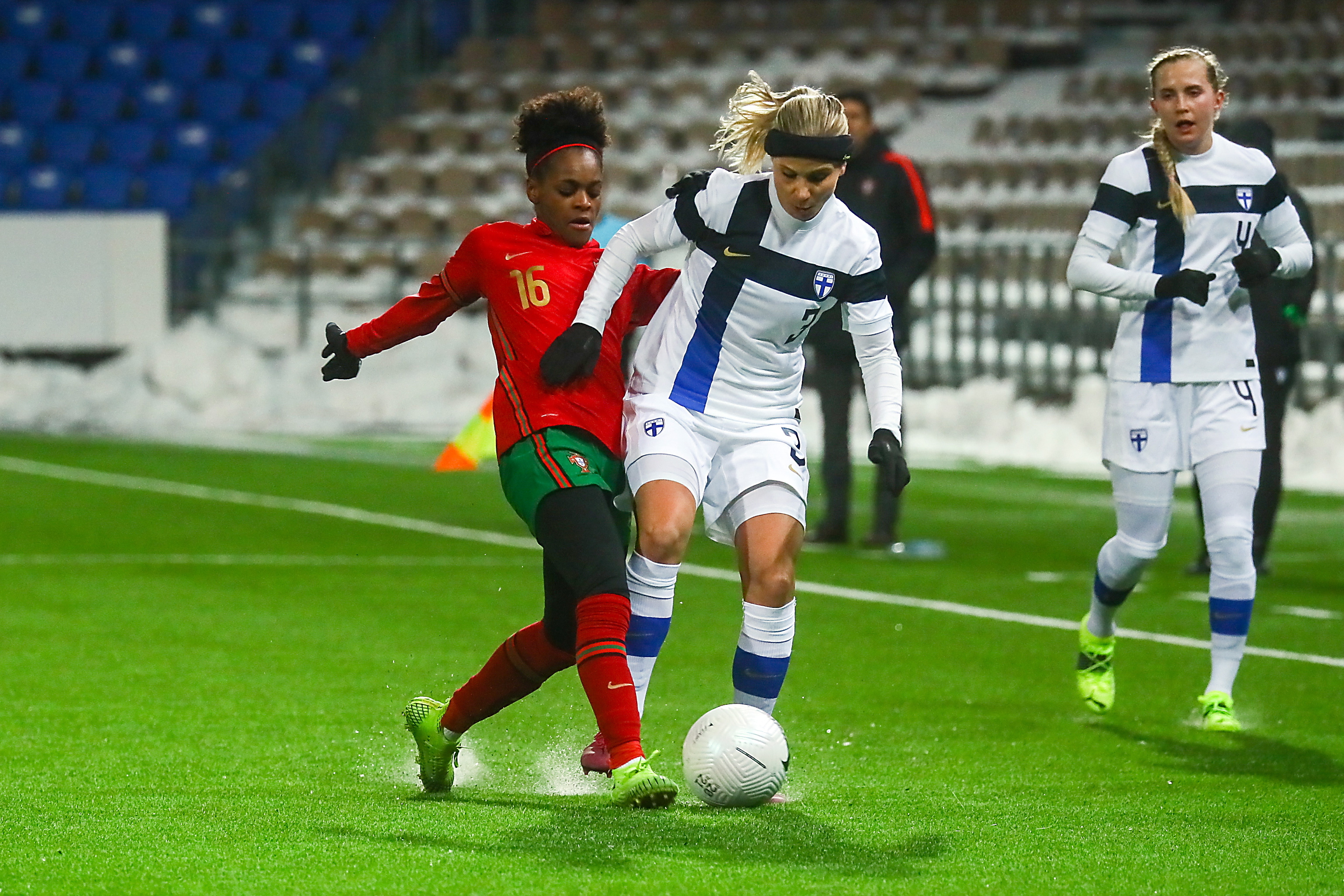 Portugal vence e cola-se à Finlândia na corrida ao Euro 2021 feminino