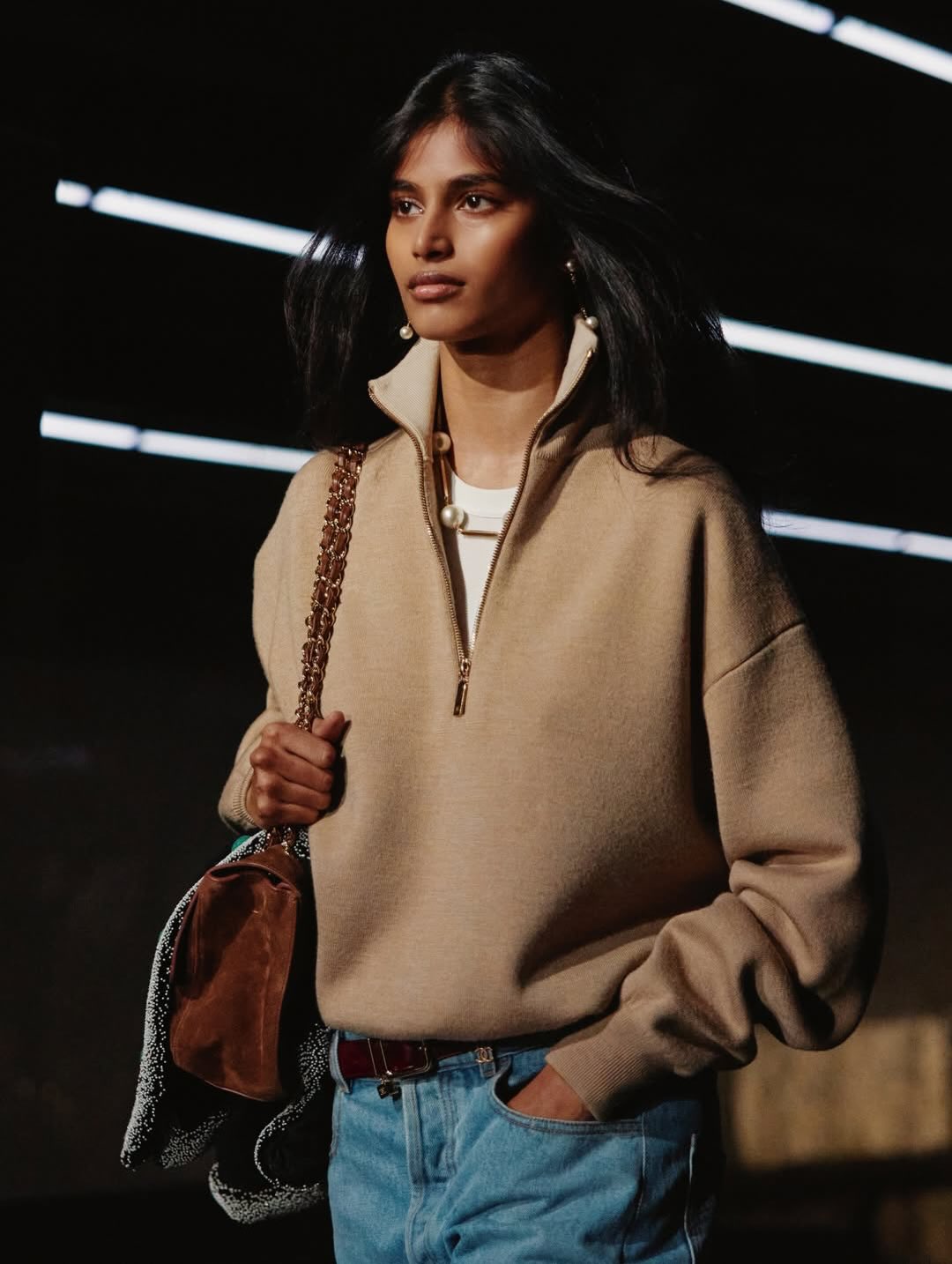 Descoberta no metro, Bhavitha Mandava é a 1.ª indiana a abrir um desfile da Chanel. Veja as fotos da modelo