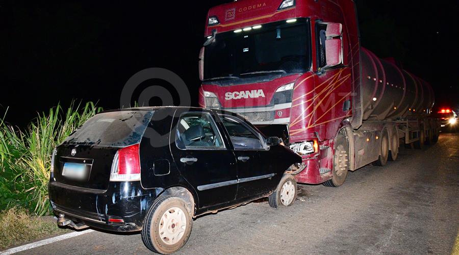 Revoltado com fim da relação, homem atira-se num pequeno FIAT contra o camião da ex. Correu-lhe mal