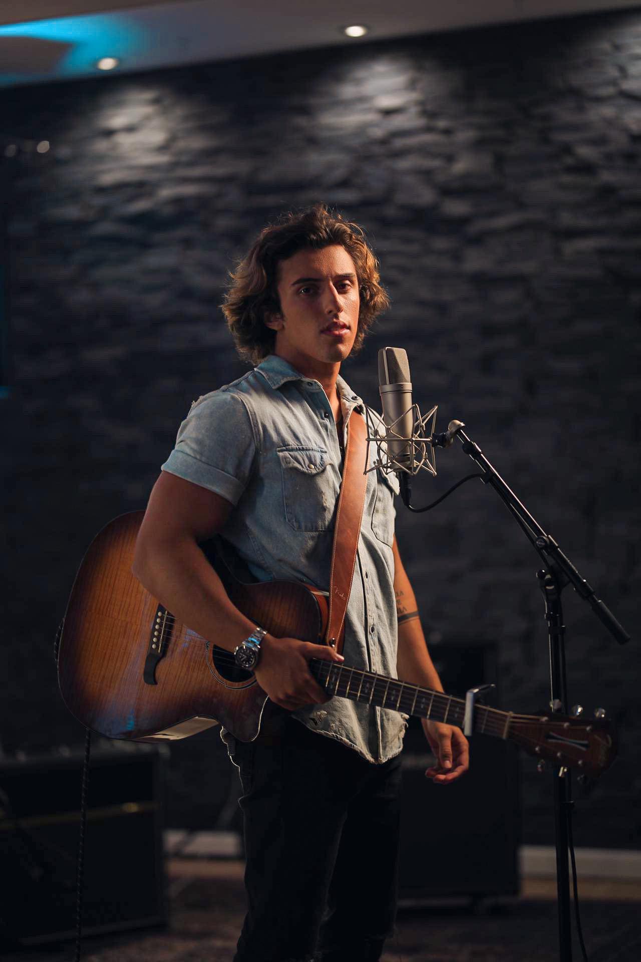 Do “The Voice” para “O Noivo é que Sabe”: Diogo Machado estreia música em novo programa da SIC