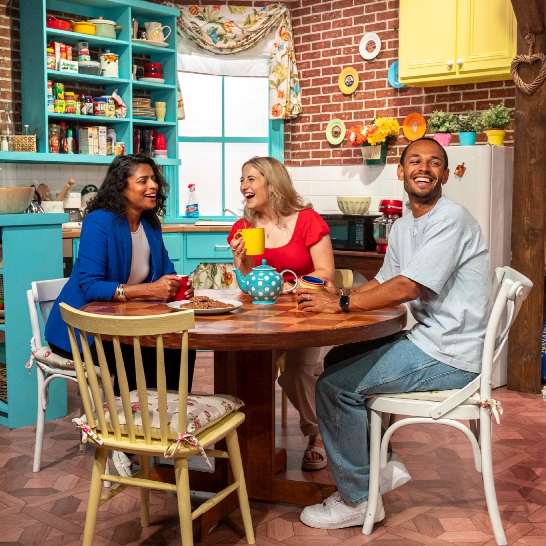 Alerta, fãs de “Friends”. Esta experiência imersiva da série até tem o famoso sofá do Central Perk